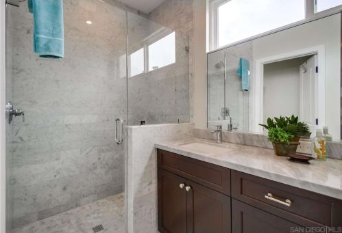 1760 La Playa Ave, San Diego CA 92109-6526 exterior