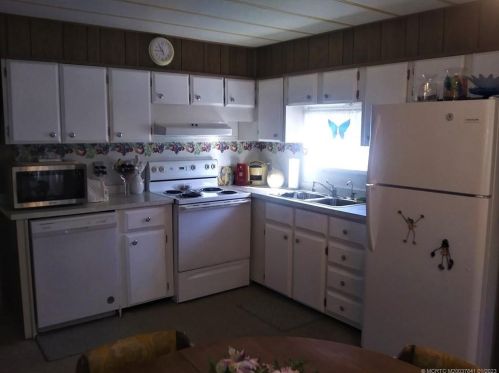 60 Mediterranean Blvd, Fort Pierce, FL 34952-8562