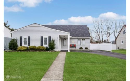 47 Normandy Dr, Holbrook, NY 11741-5812