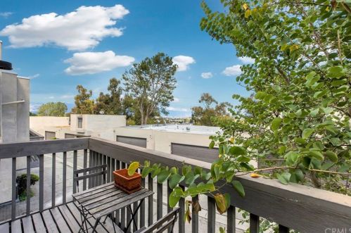 1722 Mountain Terrace Ln, Montebello CA  90640-2052 exterior