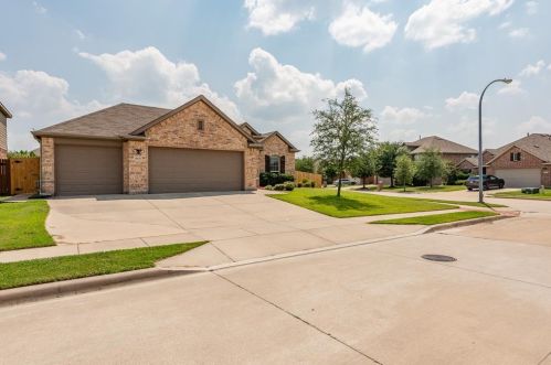 10525 Patron Trl, Fort Worth, TX 76108-8917