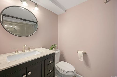 3 Bowman Ln, San Remo NY  11754-2006 exterior