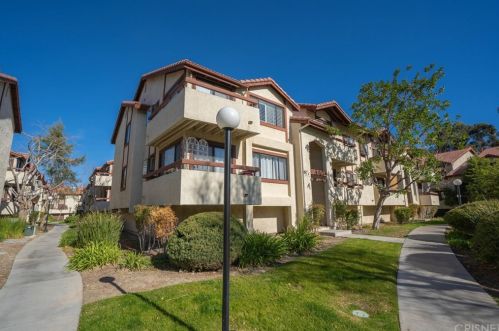 18008 Saratoga Way, Santa Clarita CA  91387-4344 exterior