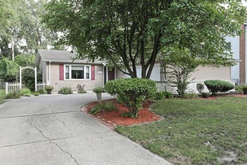 9241 Foliage Ln, Hammond, IN 46321-3403
