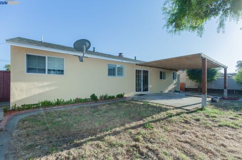 1825 Via Amigos, San Lorenzo CA  94580-2013 exterior