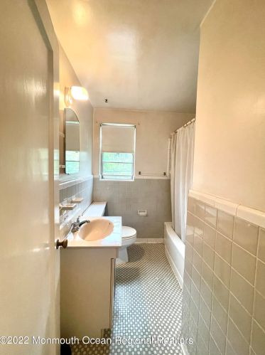 25 Mnr Dr, Tinton Falls NJ 07701-2460 exterior