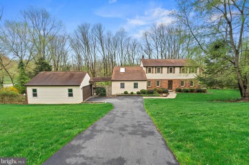 4 Stephen Dr, Glen Mills, PA 19342-8803