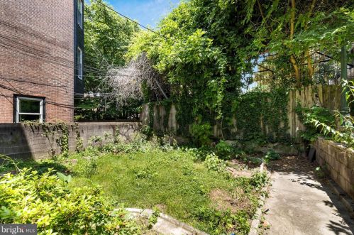 2311 Green St, Philadelphia PA  19130-3120 exterior