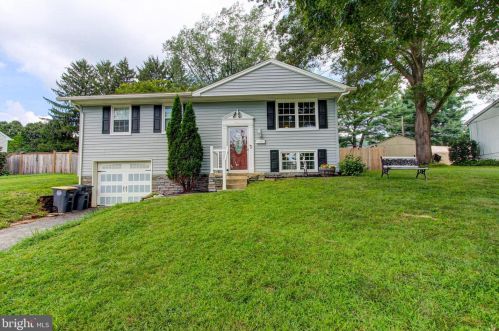 411 Chesterfield Dr, Downingtown, PA 19335-2301