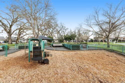 1409 Birdie Dr, Windsor CA  95492-8717 exterior