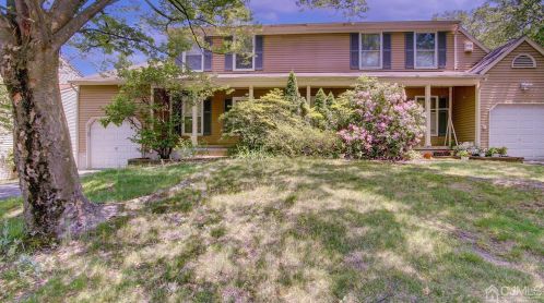 4 Allison Dr, East Brunswick, NJ 08816-4474
