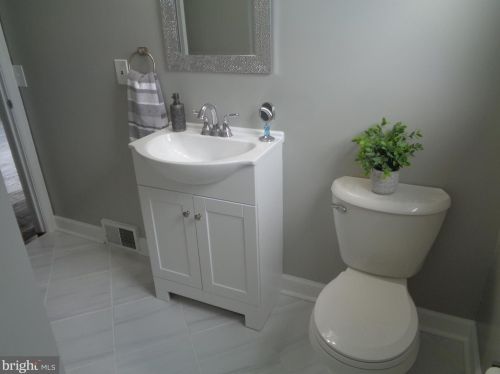 2316 Lexington Ave, Camden NJ  08110-1940 exterior