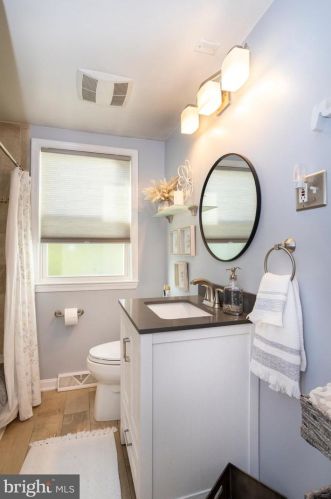 1202 Wedgewood Rd, Flourtown PA  19031-2127 exterior