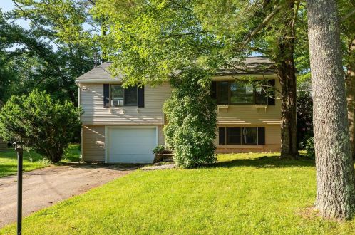 75 Ledgeview Dr, Rochester NH  03839-5618 exterior