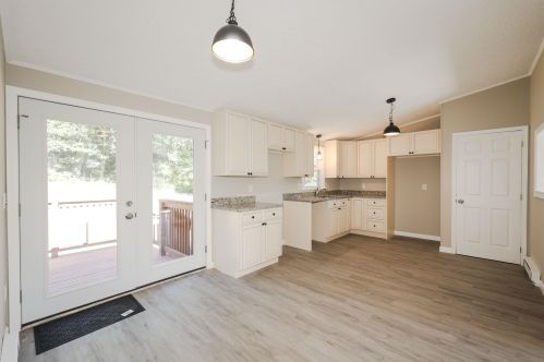 214 Hampstead Rd, Derry, NH 03038-4818