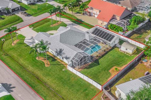 2597 Alfonso Ave, Fort Pierce, FL 34952-6704