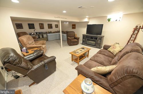 17 Briarwood Rd, Shrewsbury PA  17361-1801 exterior