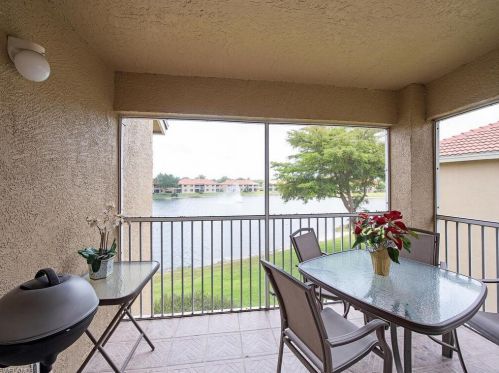 6770 Huntington Lakes Cir, Naples, FL 34119-8009