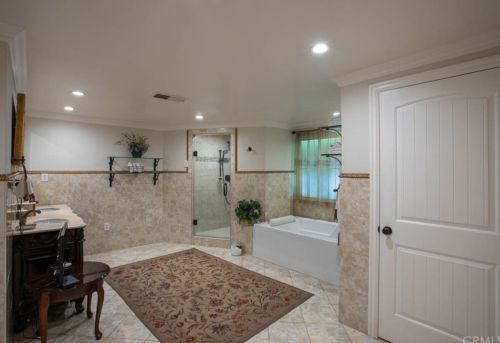 4226 Sepulveda, Van Nuys CA 91402-4305 exterior