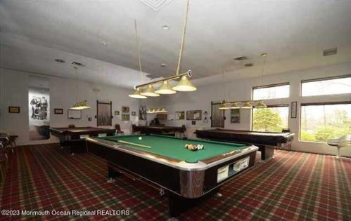 29 Hampton Ct, Tinton Falls NJ  07701-5407 exterior