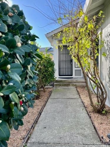 2246 Truckee Dr, Santa Rosa, CA 95401-9199