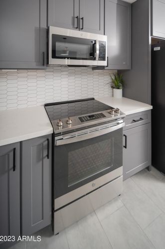 5621 Zoe Ella Way, Glendale AZ 85306-2823 exterior