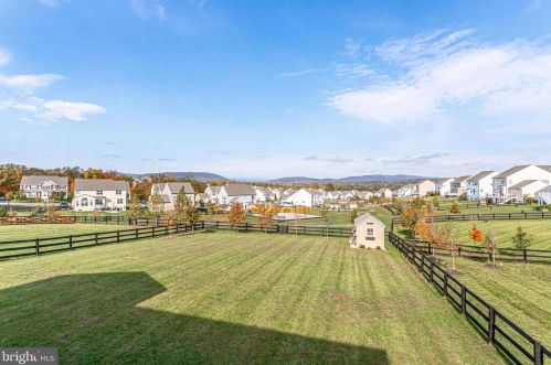 13495 Eagles Rest Dr, Leesburg VA 20176-5035 exterior