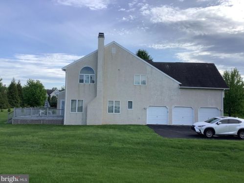 18 Dartmouth Ln, Southampton, PA 18954-1263
