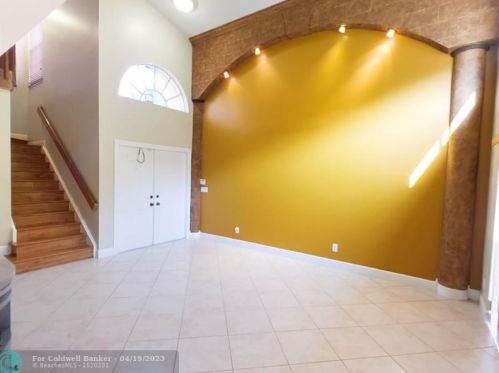 2937 179 Ave, Hollywood FL 33029-1602 exterior