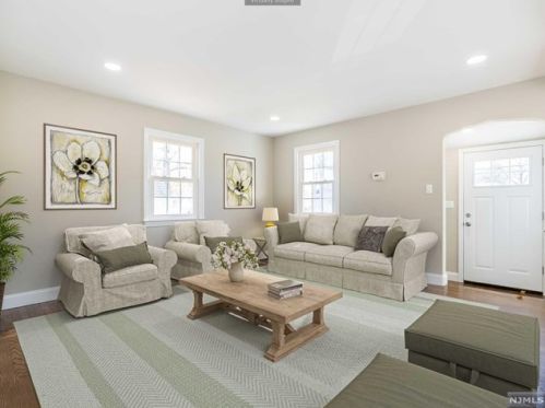 305 Levinsohn Pl, Englewood, NJ 07631-2121