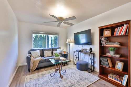 16670 Bernardo Oaks Dr, San Diego CA  92128-2837 exterior