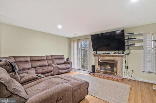 8858 Eagle Rock Ln, Springfield VA  22153-1727 exterior