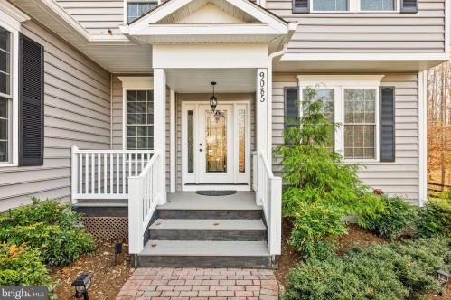 9085 Bristow Woods Ct, Nokesville VA  20181 exterior