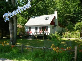 522 Masthope Plank Rd, Lackawaxen, PA 18435-9714