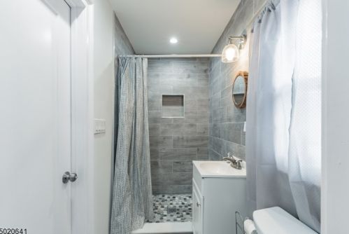 124 Dodd St, East Orange NJ  07017-3213 exterior