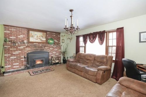 1181 Johns Ln, New Castle, PA 16101-6773