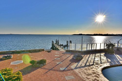 124 Lucinda Dr, Babylon, NY 11702-3706