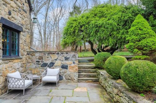 109 Mayapple Rd, Stamford CT  06903-1314 exterior
