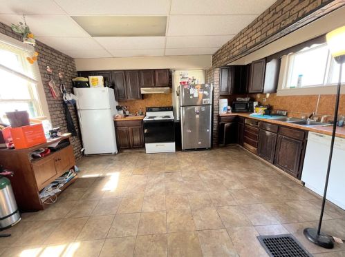 555 Oakland Ave, Hermitage, PA 16146-4053