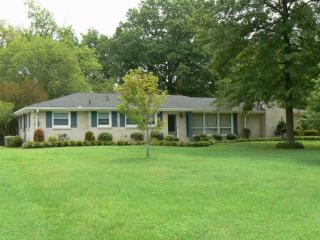 105 Maple Dr, Hendersonville, TN 37075-3810