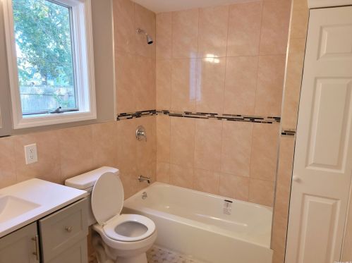 72 Cherry Ave, West Sayville NY  11796-1214 exterior
