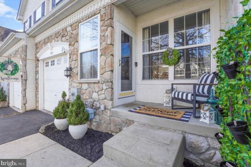 165 Portsmouth Cir, Glen Mills, PA 19342-2601