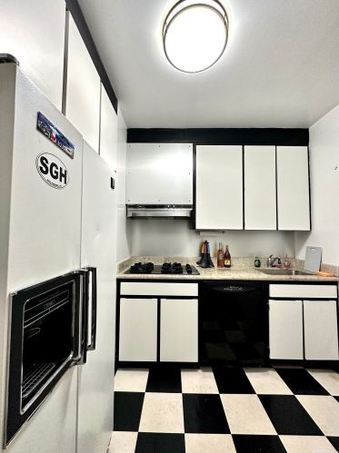 117 57th St, New York NY  10022-2002 exterior