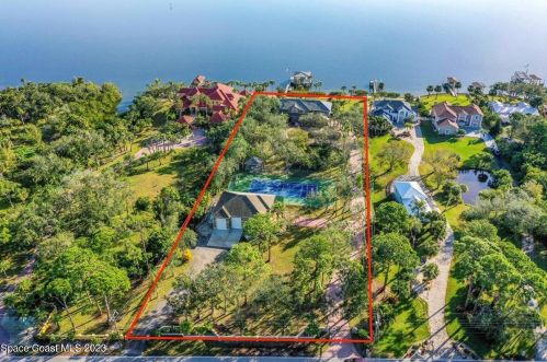 2442 Newfound Harbor Dr, Merritt Island FL  32952-2870 exterior