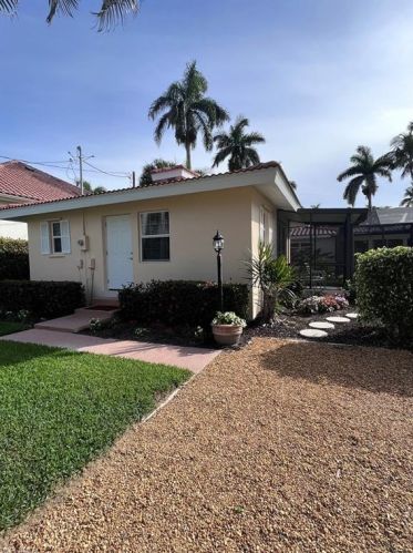 147 6th Ave, Naples FL  34102-8612 exterior