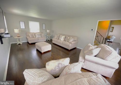 81 Holbrook Ln, Willingboro, NJ 08046-1847