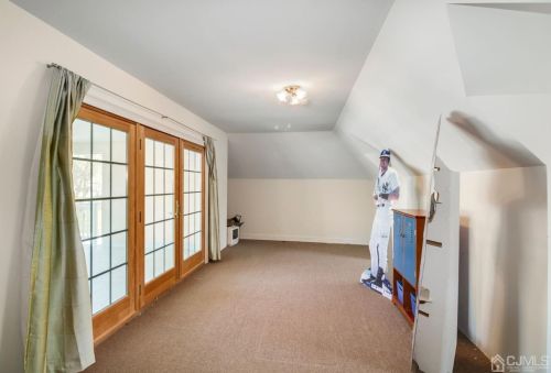 2 Winchester Dr, East Brunswick NJ  08816-3385 exterior