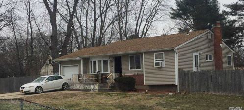217 Elm Dr, Bayshore, NY 11706-2133