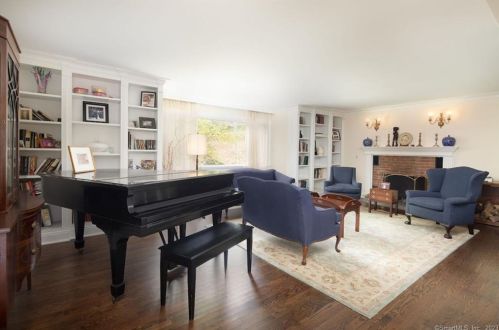 6 Juniper Ledge Ln, Lakeville, CT 06039-2019