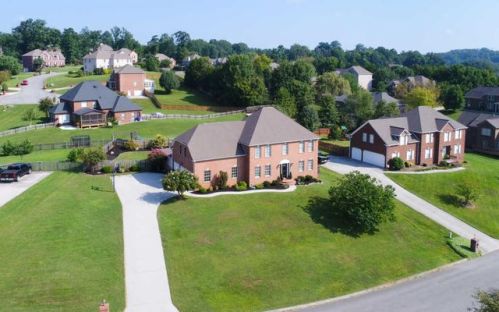 3217 Whispering Oaks Dr, Knoxville, TN 37938-4058